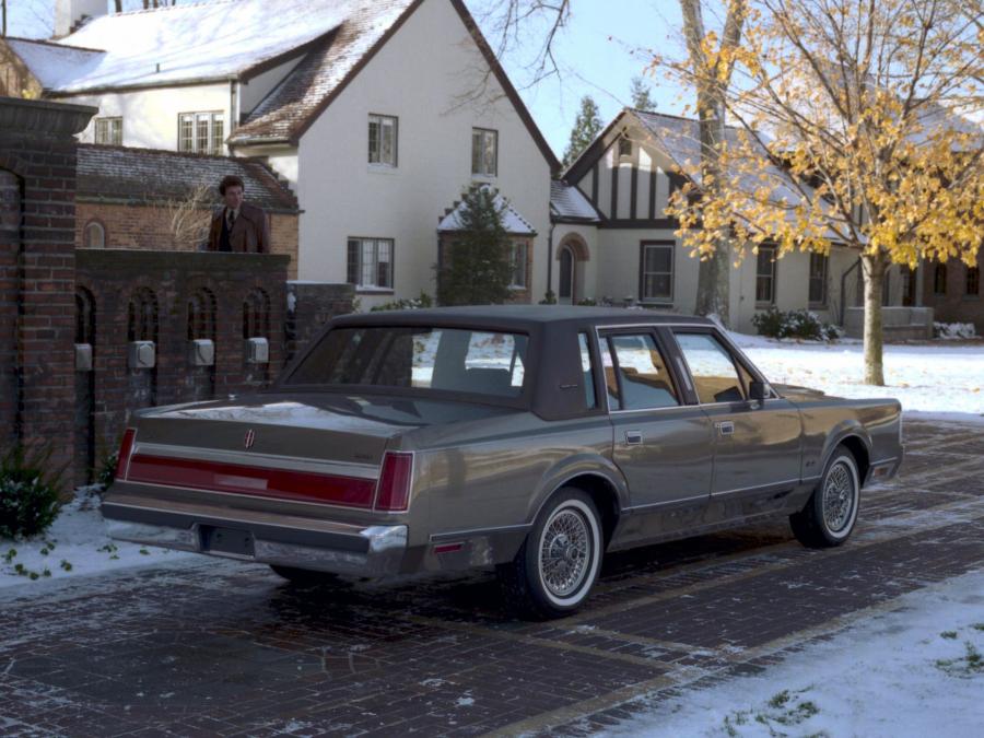  Lincoln Town Car 1981 года  (фото 20 из 20)